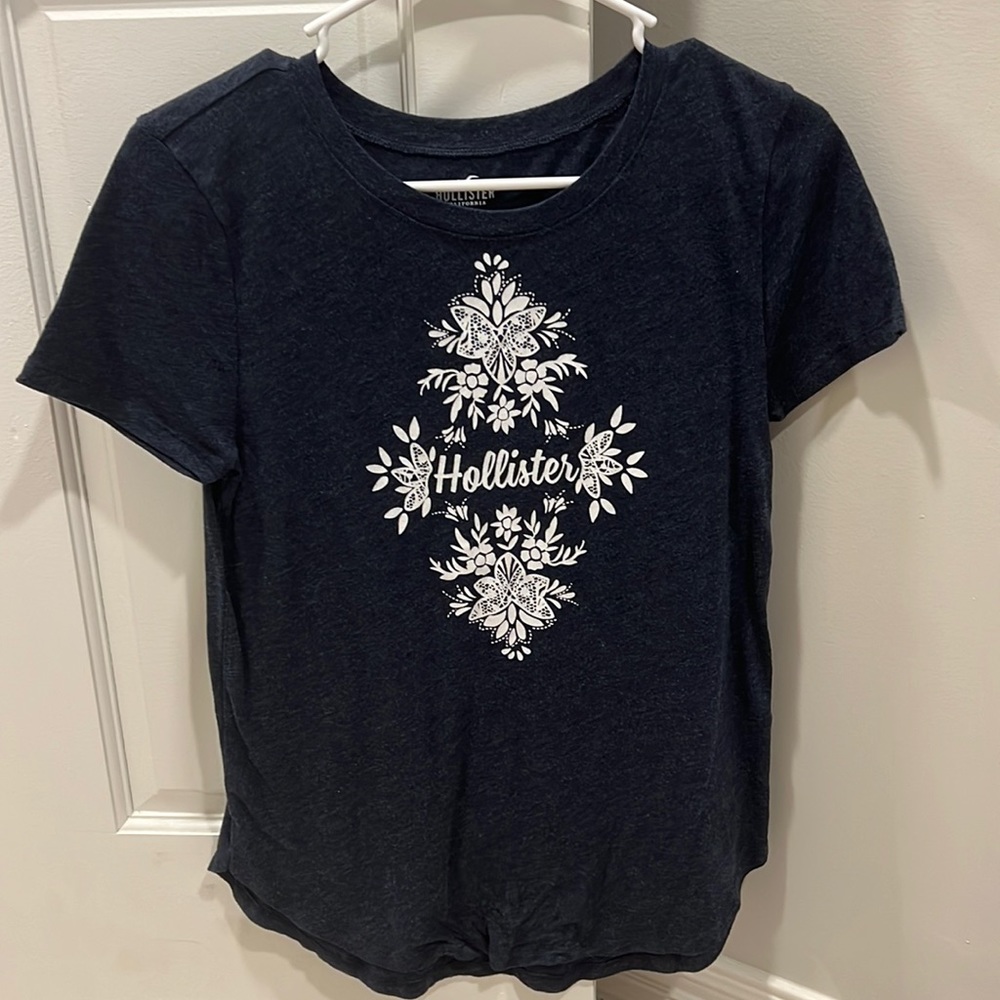 Hollister graphic t very soft material